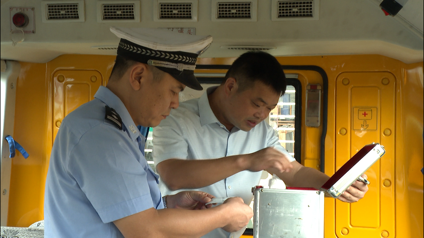 秋季开学丨 校车“体检”  全力护航上学路