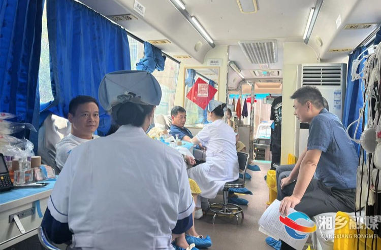 [望春门街道]党员干部齐带头  无偿献血传爱心