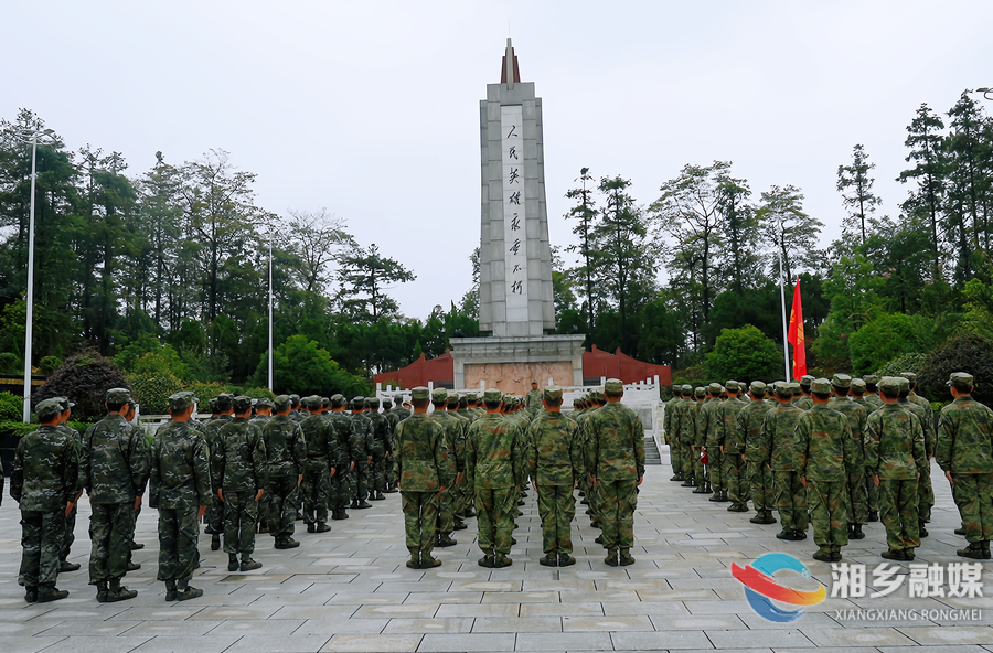 铮铮誓言！135名湘乡准新兵到烈士陵园缅怀革命先烈