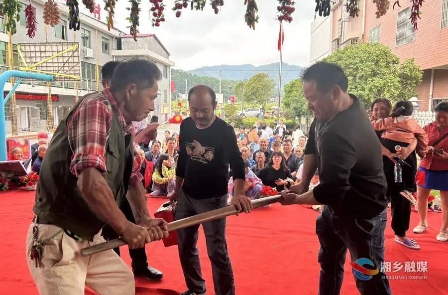 “土味十足”的湘乡农民趣味运动会都赛些啥？