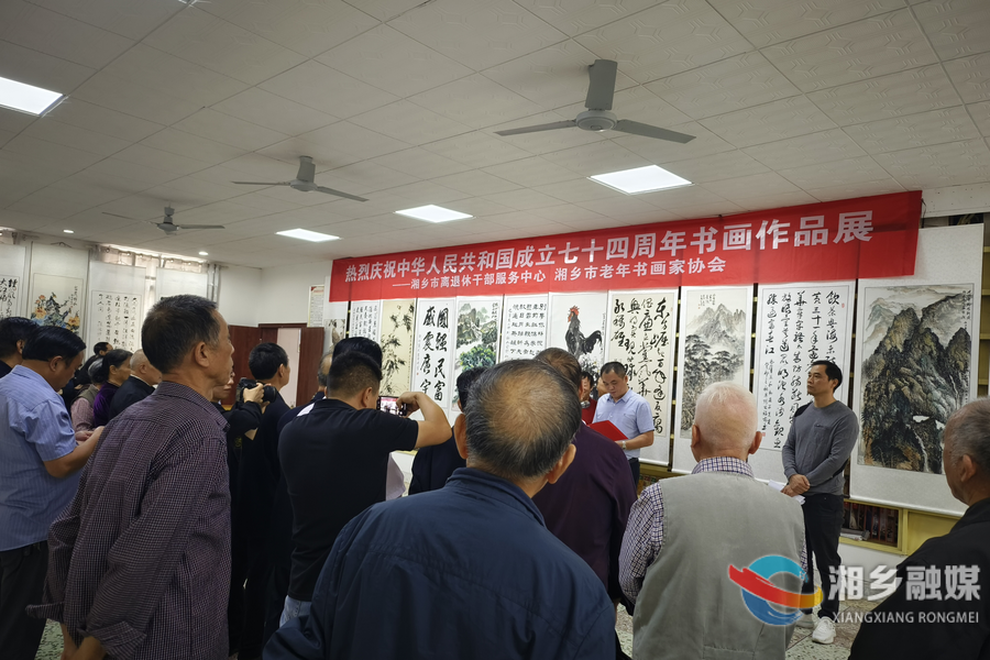 庆国庆！湘乡老干部用笔墨挥洒时代热情