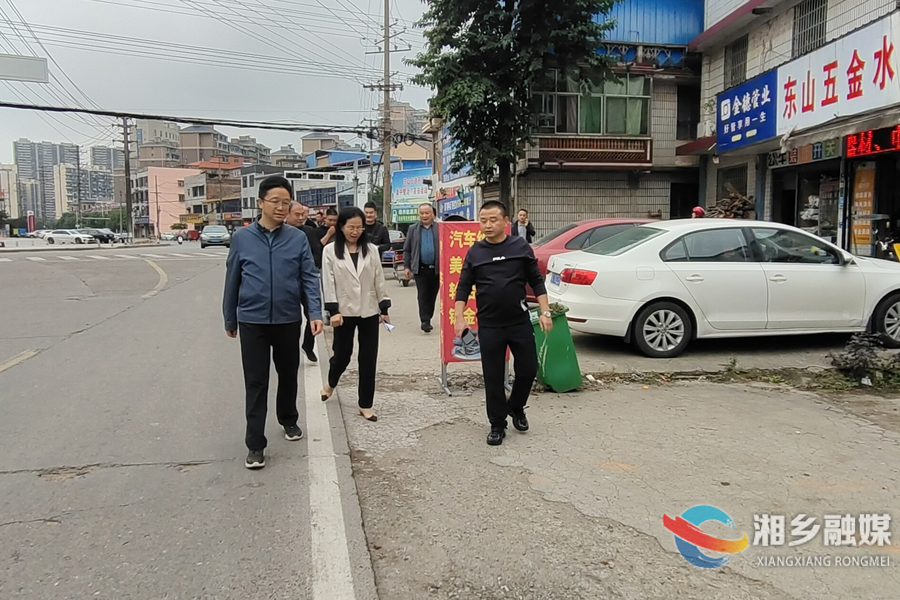 谢岸烨督导背街小巷提质改造工作