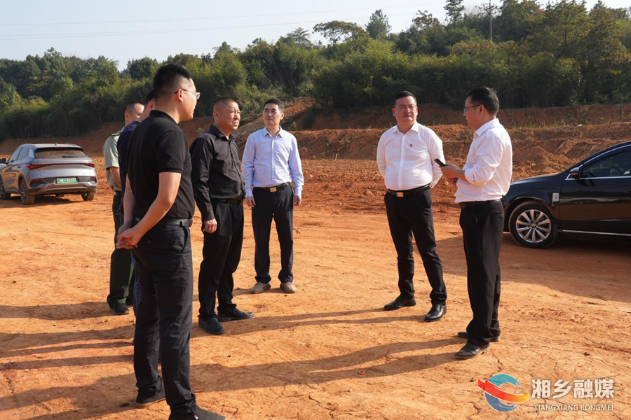 赵新文到龙洞镇调度项目建设、秸秆禁烧等重点工作