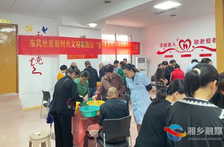 [望春门街道]九九重阳包饺子 浓浓情谊暖民心