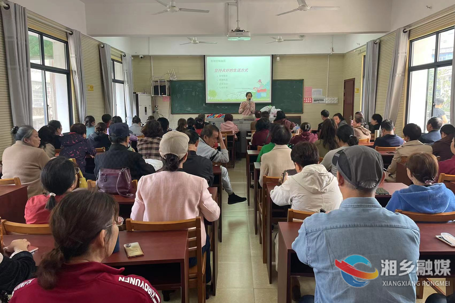 【我们的节日•重阳】市老年大学：健康服务温暖老人心