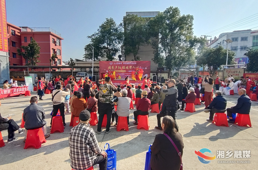 【我们的节日•重阳】情系夕阳 志愿活动温暖老人心