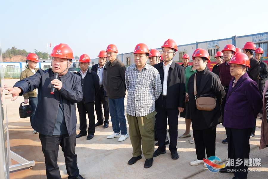 湘乡市副县级及以上离退休干部参观工农业生产 赵新文作慰问致辞