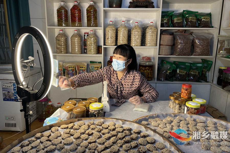 【湘潭市自强模范】刘永红：“云上红娘”带货出“农门”