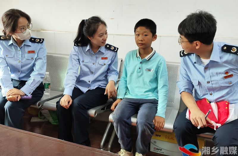 [税务局]爱心助学 助贫困学子圆梦