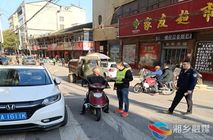 [虞唐镇]开展“一盔一带”文明交通劝导活动