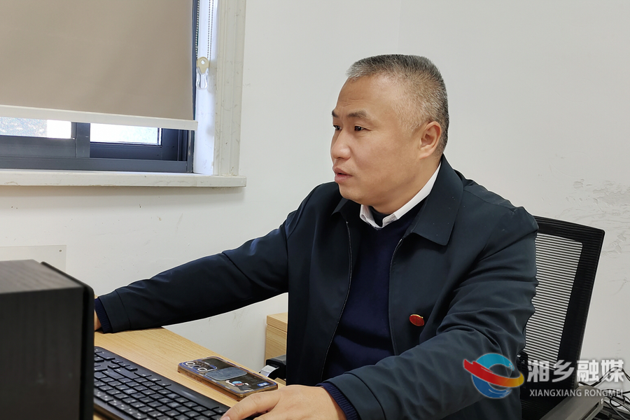 【建功新时代 劳模展风采】李小龙：做一名温暖的教育者