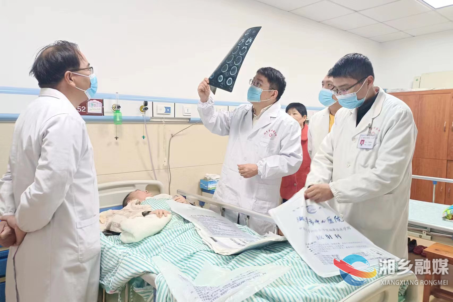 省医疗专家来湘乡“送健康”