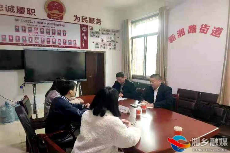 [新湘路街道]两级代表接待群众 提升群众安全意识