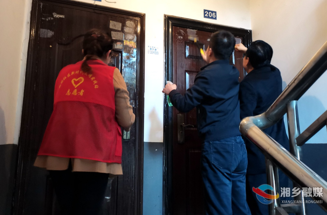 [新湘路街道]在职党员进社区 志愿服务我先行