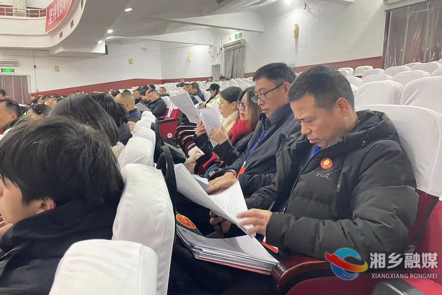 湘乡首次！5名公民“零距离”旁听市九届人大三次会议