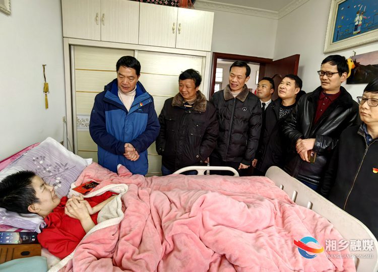 市作家协会看望慰问协会会员危丹