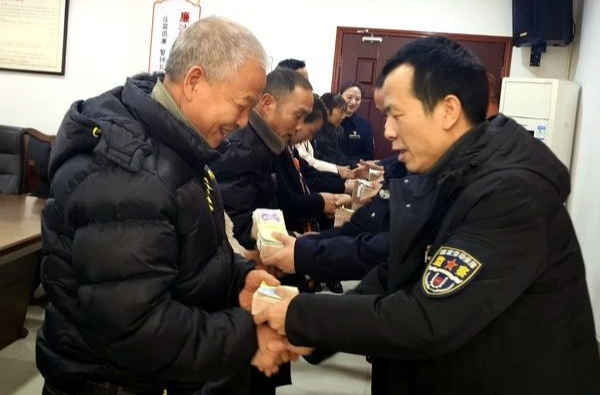 让农民工安“薪”过好年！湘乡集中发放125万余元工资