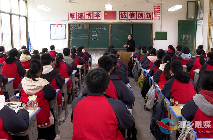 【名师风采】卢霞：笑靥如花育心灵 爱与责任伴成长