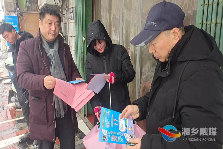 [东山街道]道路交通宣传“零距离” 筑牢安全交通防线