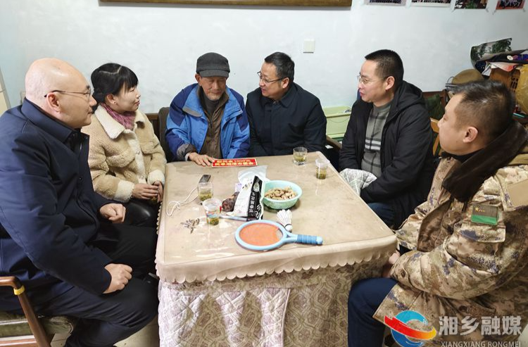 民革湘潭市委会来湘乡走访慰问困难党员和老党员