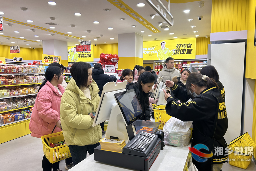 【龙城年味】过大年、备年货 水果零食销售旺