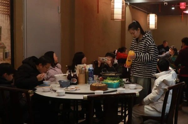 年夜饭预订火爆！湘乡多家餐厅“一厢难求”
