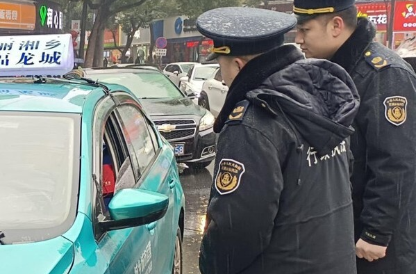 护航春运！湘乡严查巡游出租车违法违规经营行为