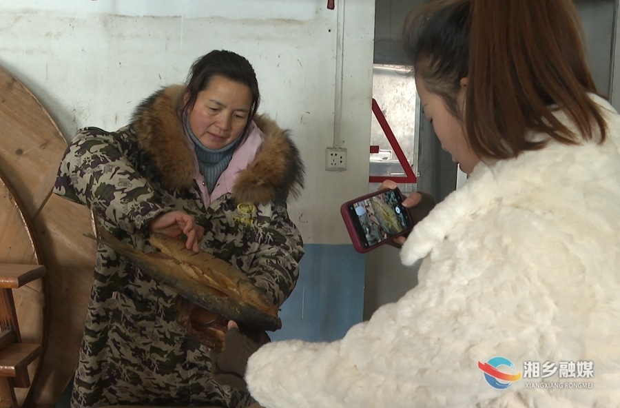 【新春走基层】热闹过大年！白田镇三迁村直播助农忙