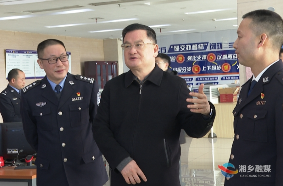 赵新文看望慰问坚守一线的劳动者：向大家致以新春的美好祝福 确保人民群众平安欢乐祥和过节