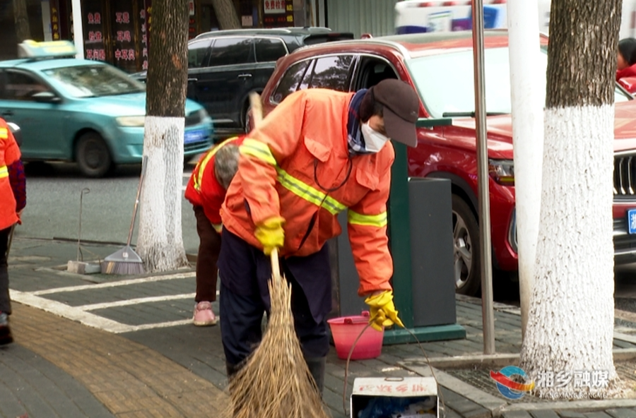 【春节我在岗】400多名环卫工人守护城市“更洁净”