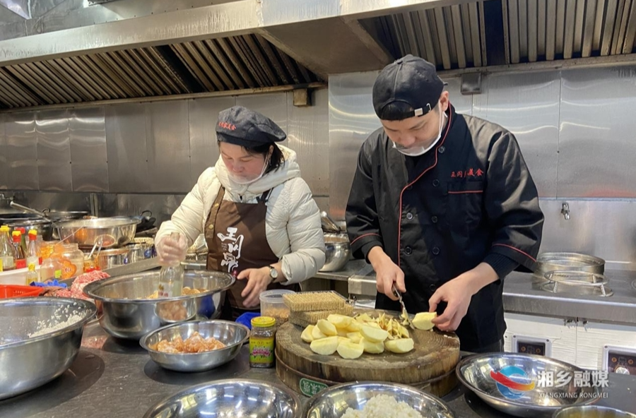 【龙城年味】吃甜糯“雪花丸” 过甜蜜团圆年
