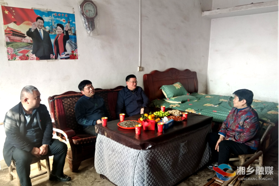 赵新文走访回乡过年的异地商会有关负责人和企业家代表