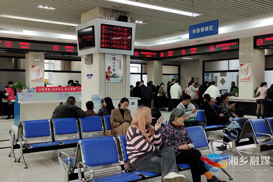 【上班第一天】市政务服务中心：提升服务质效 热情“迎客”有温度