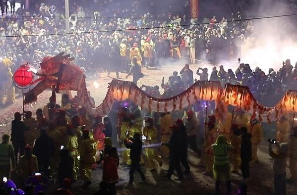 壶天火龙灯腾飞送福！场面震撼火爆，快来感受一下→