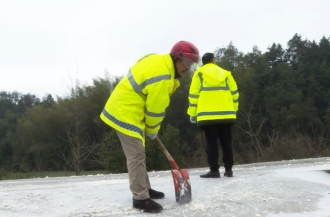湘乡市交通运输局抗冰除雪保畅通