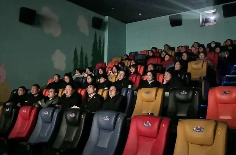 法不能向不法让步！湘乡的他们一起看了这部电影