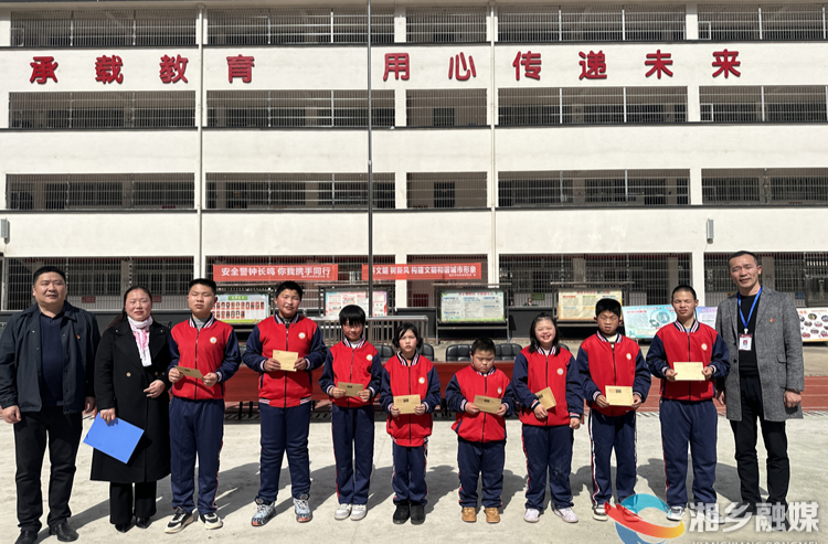 [教育局]芙蓉学校开展“学雷锋送温暖”主题活动