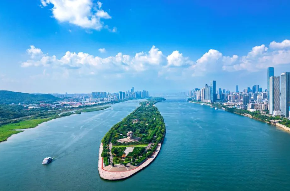 这座“网红”城市，凭啥硬核出圈？