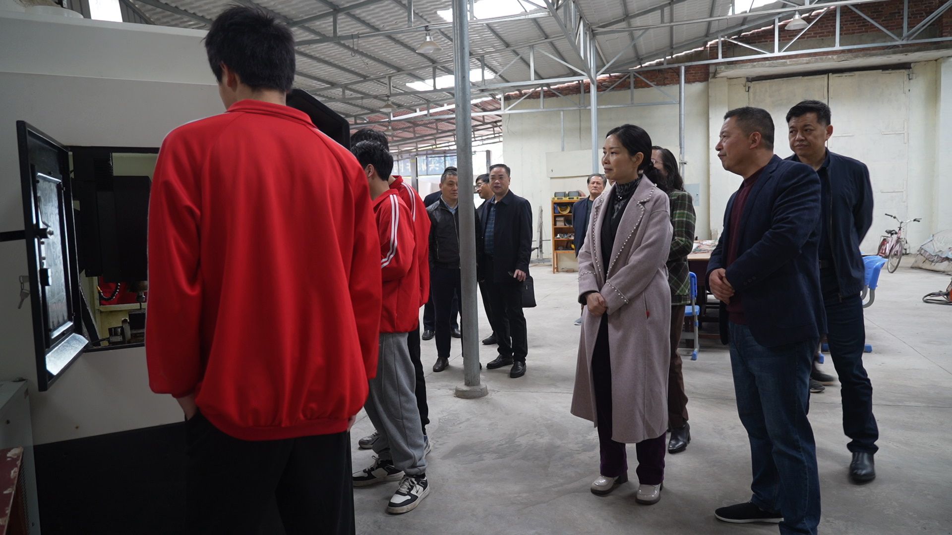 湘潭市人大常委会来湘乡开展专题调研