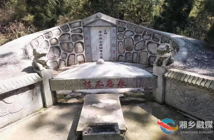 [月山镇]修缮散葬烈士墓 传承红色基因