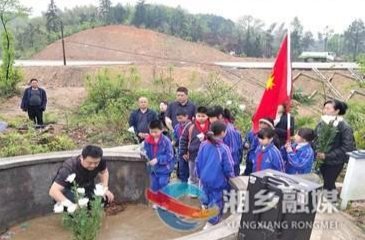 [梅桥镇]缅怀先烈寄哀思 赓续血脉谱新篇