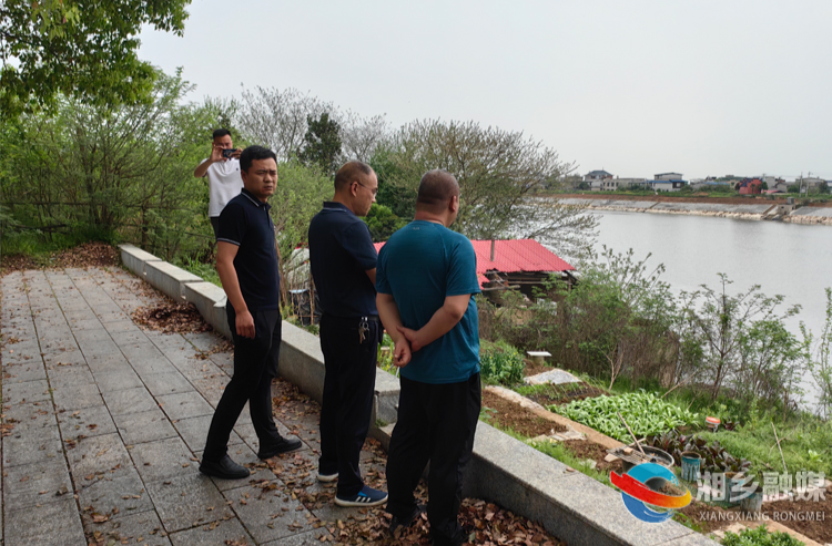 [望春门街道]整治清理临河菜地 确保堤防安全