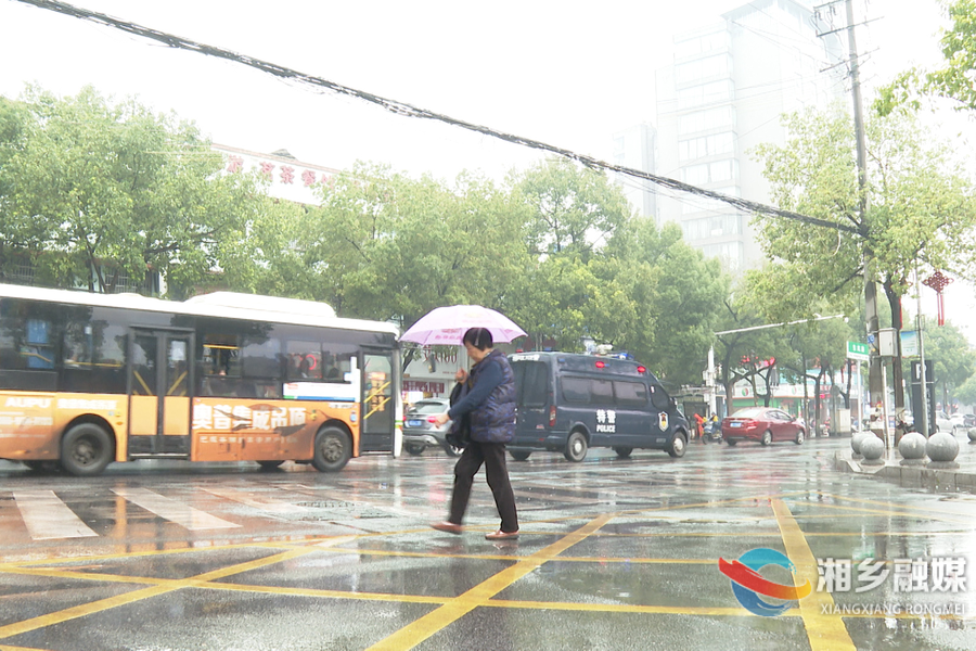 湘乡进入连续降雨期 市民出行需注意安全
