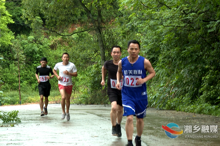 奔跑吧，湘乡公安！“青春微马 健康加码”微马比赛开赛