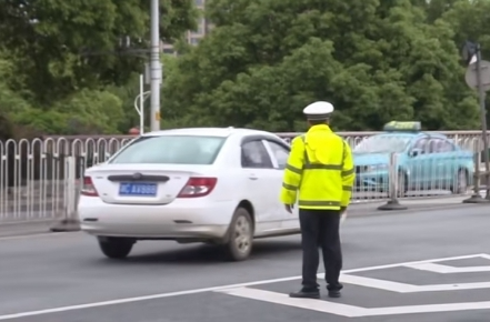 全员上岗保畅通！湘乡迎来“五一”出行高峰