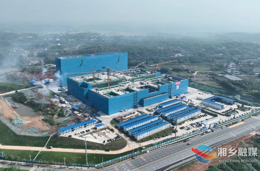 拉满进度条！湘乡健康产业园项目一期主体封顶