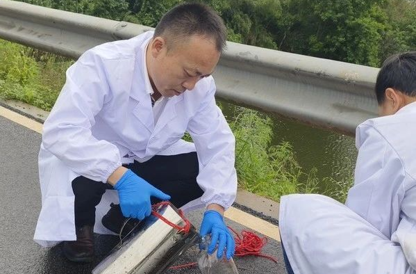 扎根一线19载 ！这位环保人默默守护湘乡的碧水蓝天