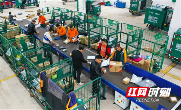 芙蓉国评论丨40.32亿件，“小快递”寄送“大美好”