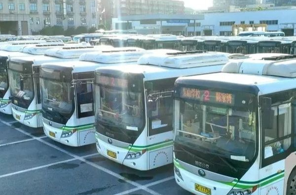 致敬劳动者！湘乡“劳模号”主题公交车正式发车