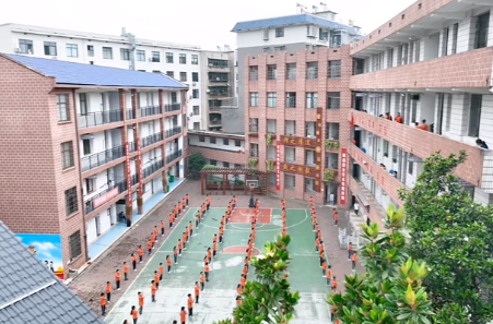 各显“绳”通！来看看湖铁学校学生的花样跳绳